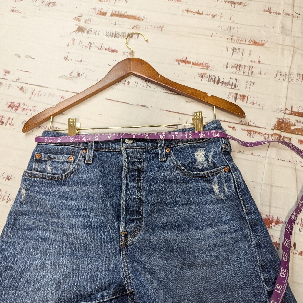 Levis 501 cut off jean shorts - Picture 9 of 10